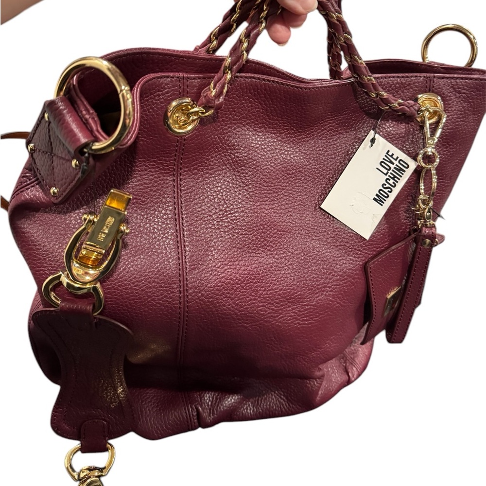 PRICE CUT !!!Brand new gorgeous Polinni Love Moschino maroon pebble leather bag.